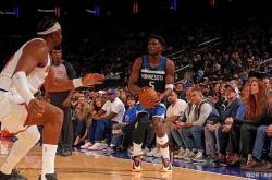 英雄联盟总决赛-尼克斯不敌猛龙，兰德尔表现低迷