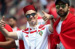 英雄联盟总决赛直播-波兰女足球迷热情助威支持国家队