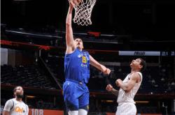 英雄联盟总决赛赛程-上海队力克掘金，赵继伟点燃赛场