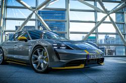 LOL赛事-黄黑之魂绝境咆哮，基米希天外飞仙定格伊杜纳公园之夜