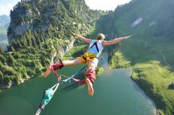 英雄联盟总决赛赛程-时空交错的篮筐，当尼克斯对阵灰熊，布克却在另一个夜晚照亮麦迪逊