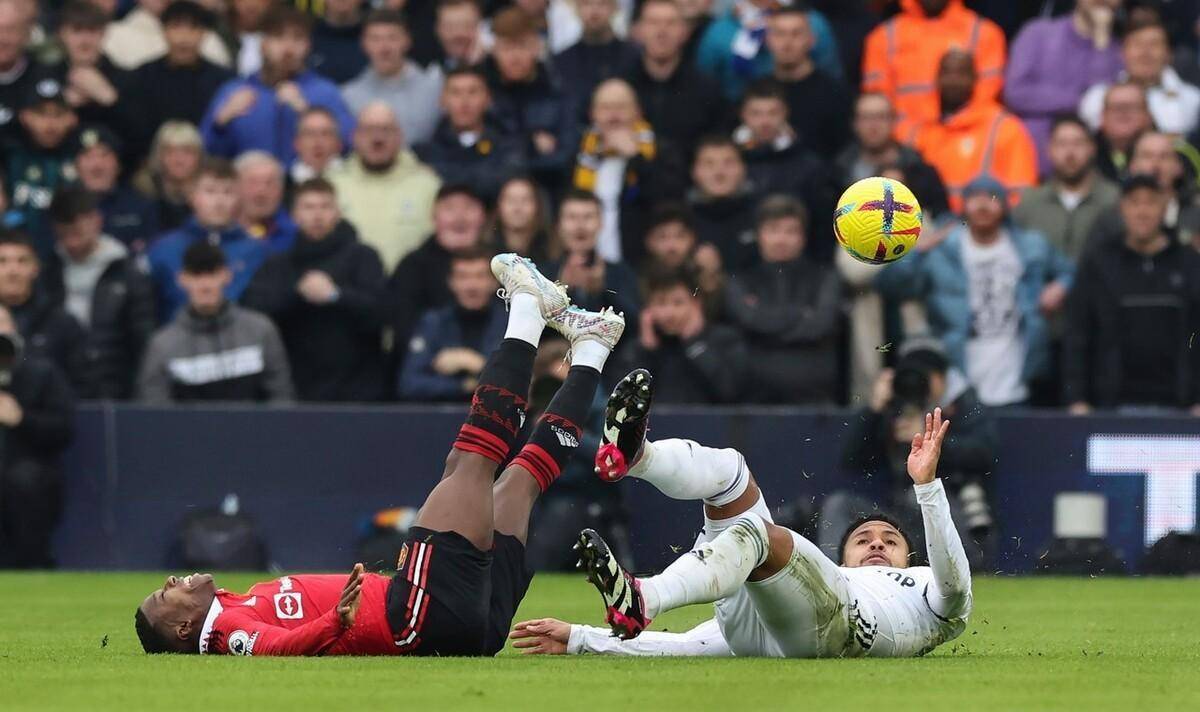 包含华莱士赛构建助攻,破局右路传入球门中锋头球破门的词条 包含华莱士赛构建助攻,破局右路传入球门中锋头球破门的词条