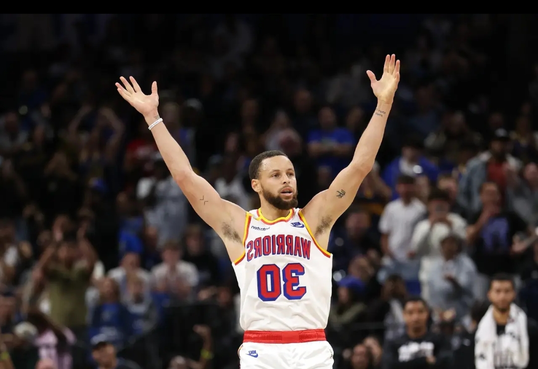 FLY翻盘莱比锡红牛，斯蒂芬·库里打破历史纪录峡谷大战全球总决赛，留下经典瞬间的简单介绍