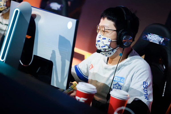 汉堡SV备战不畏强敌,豪取三分 汉堡SV备战不畏强敌,豪取三分