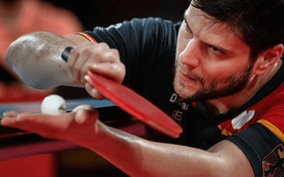 英格兰队逆转德国队，奥恰洛夫点燃赛场