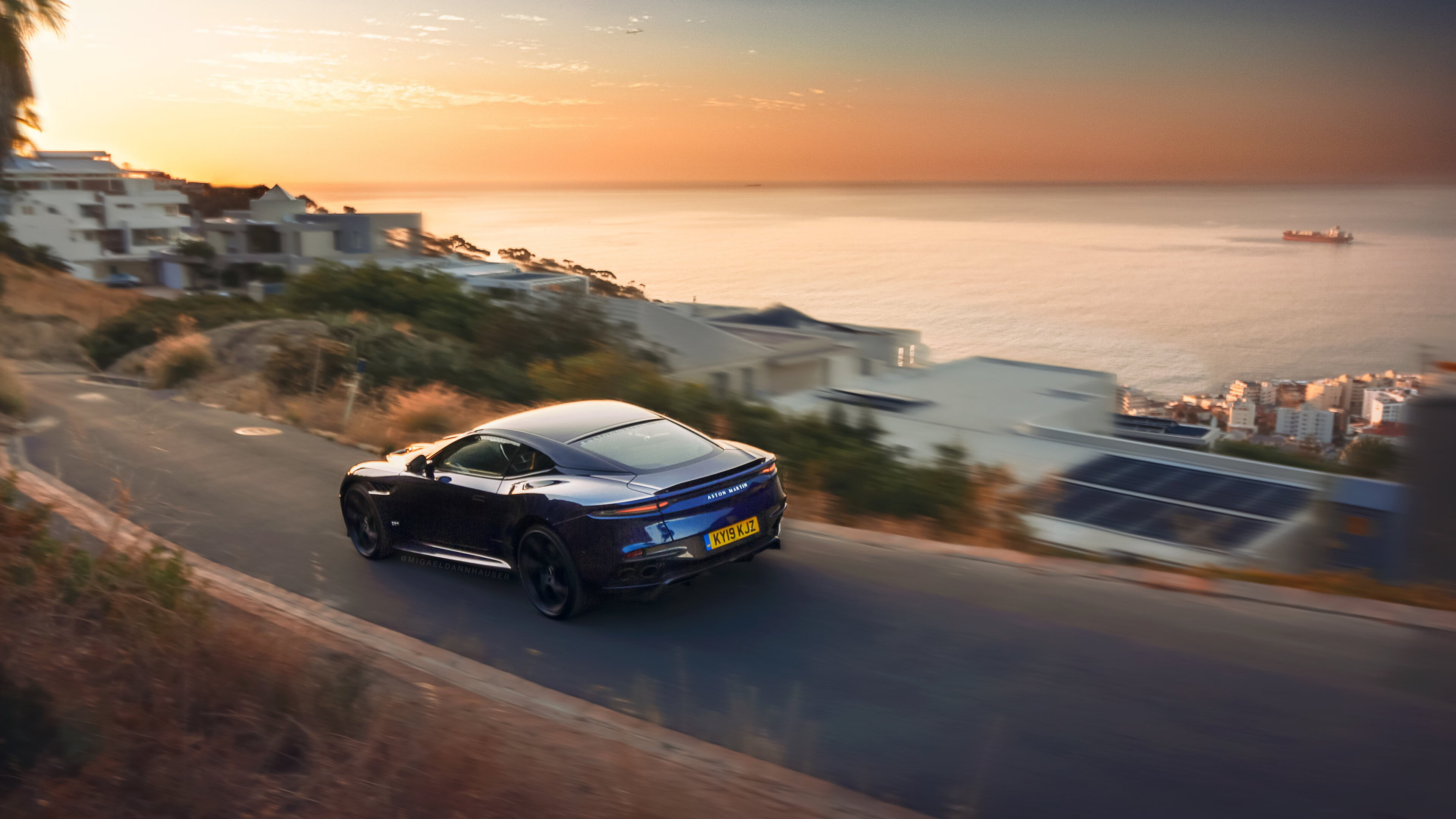 双轨交响,引擎轰鸣与篮球空心入网的命运一夜